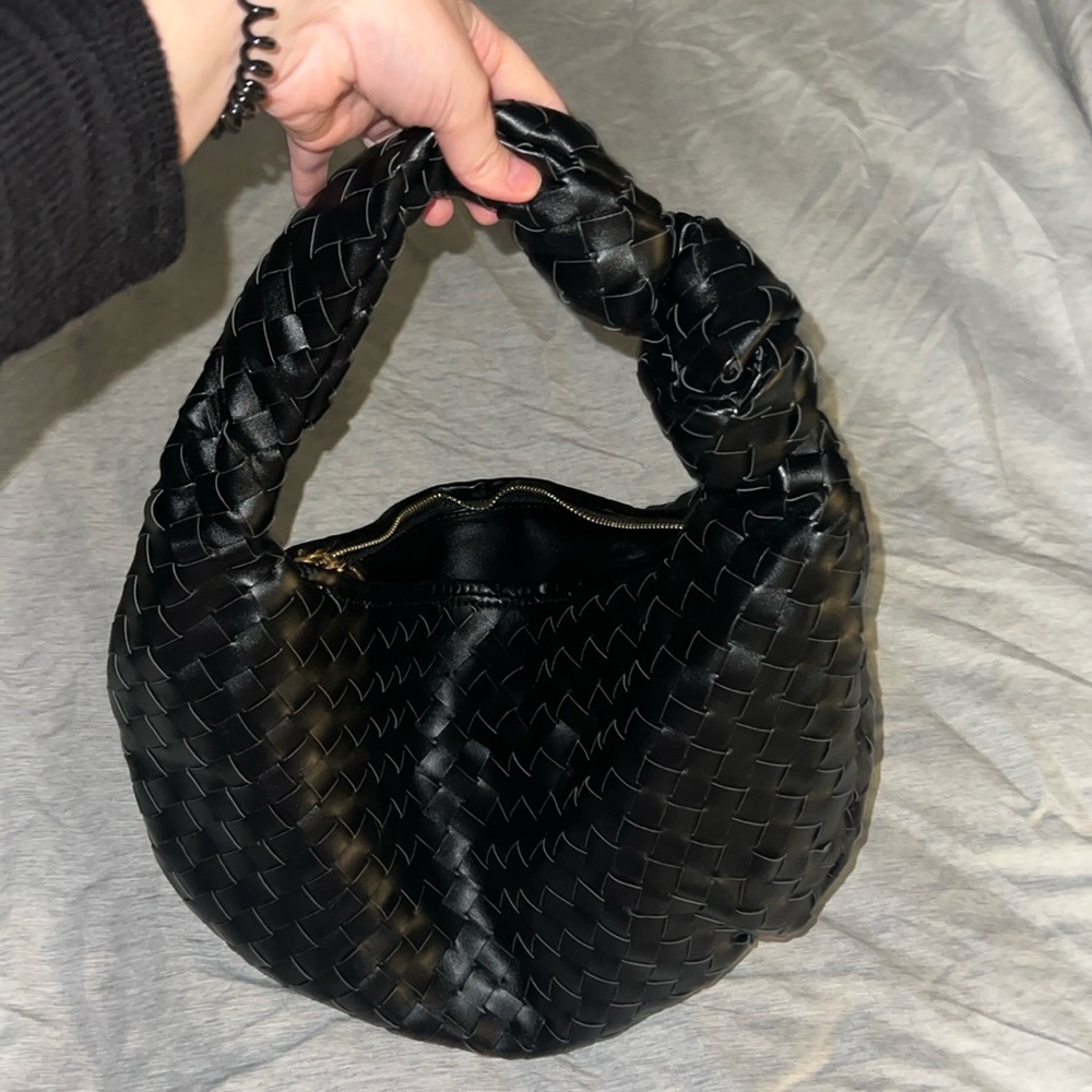 Black shoulder bag